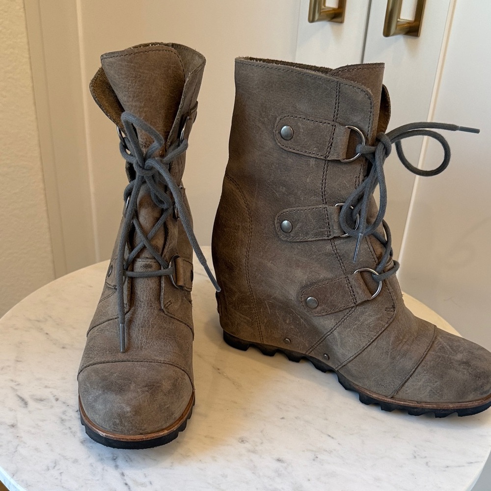 Sorel Brown Suede Lace-Up Women's Boots